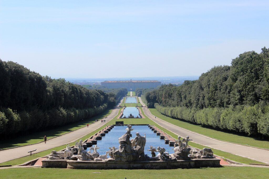 5 Città da visitare - Giardini Caserta - 3 Man's Tour